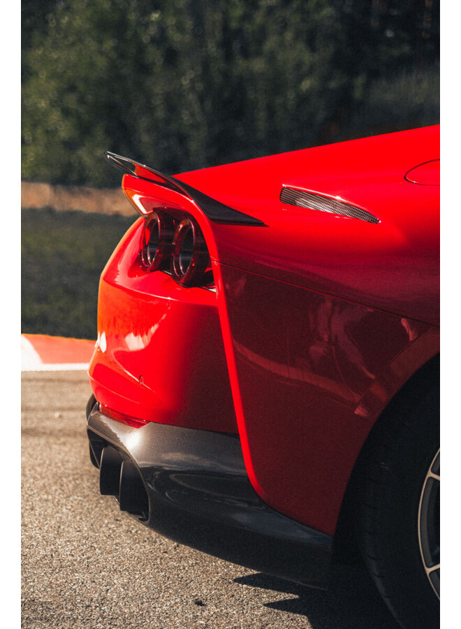 Labbro spoiler bagagliaio in carbonio Ferrari 812 Superfast