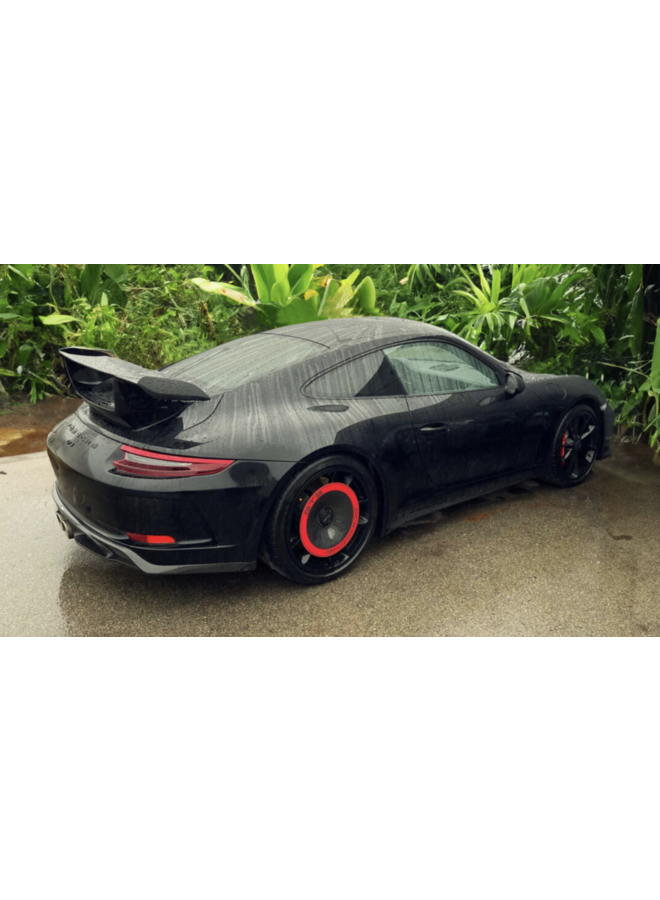 Si tratta di un set di coperture per cerchi con dischi aerodinamici in carbonio per Porsche 911 991 GT3