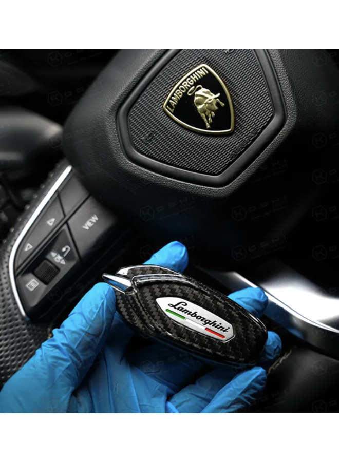 Il s'agit d'un étui à clé en carbone Lamborghini Revuelto