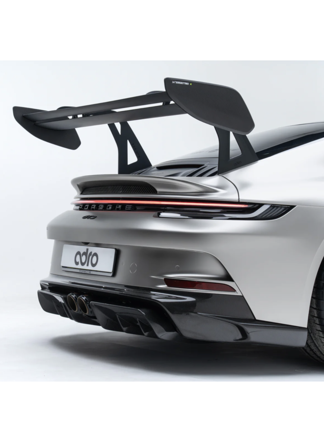 Si tratta di una Porsche 992 GT3 Adro AT-P Spoiler in carbonio a collo di cigno