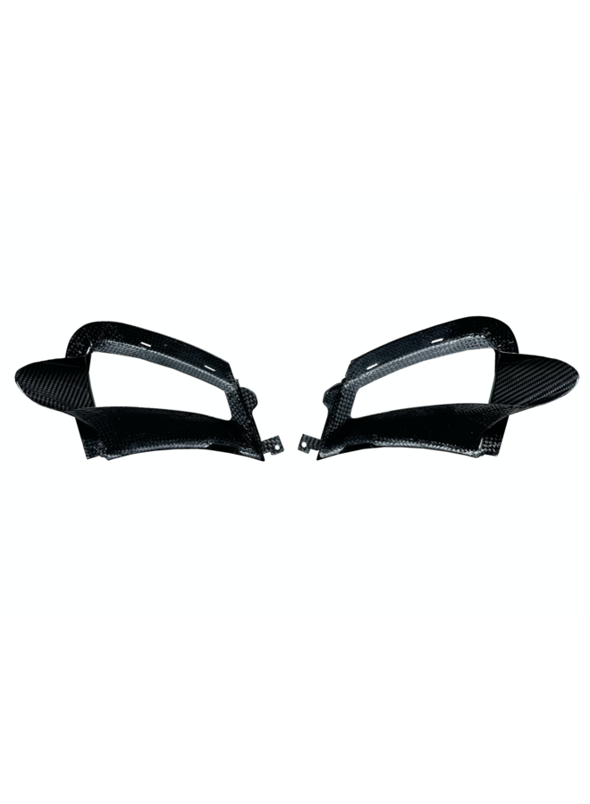 Trata-se de um conjunto de entradas de ar do pára-choque dianteiro de carbono McLaren 720S
