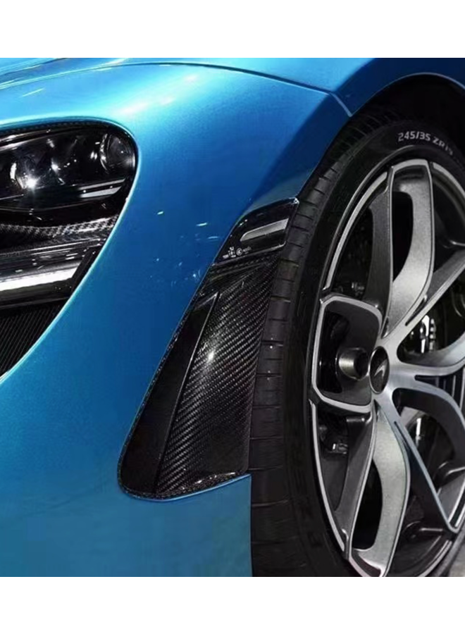Si tratta di un set di prese d'aria del paraurti anteriore in carbonio della McLaren 720S