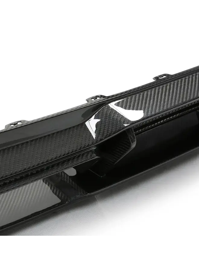 Cela concerne un diffuseur en carbone V pour BMW G87 M2.