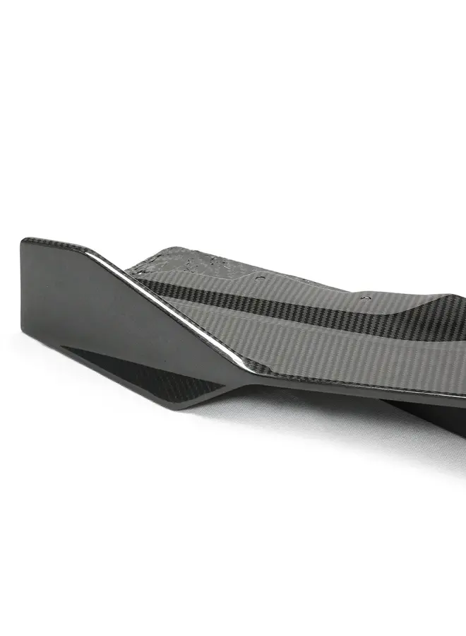 Cela concerne un diffuseur en carbone V pour BMW G87 M2.