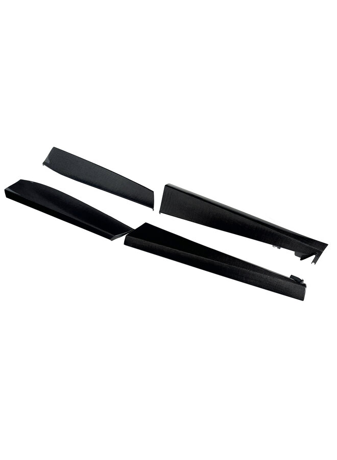 Este es un conjunto de extensiones de faldón lateral de carbono estilo OEM de Ferrari Purosangue Carbon.