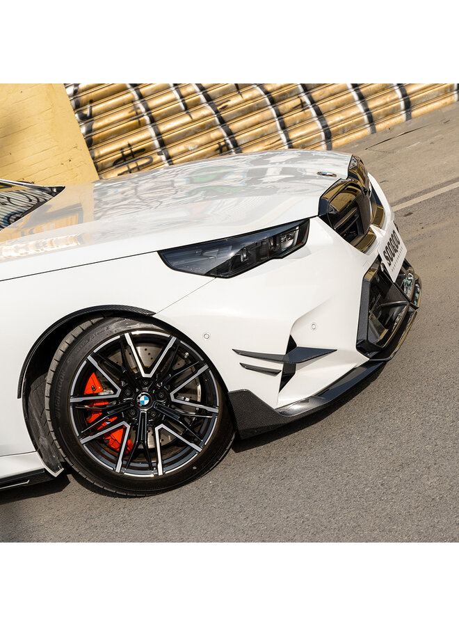 Il s'agit d'un ensemble de pare-chocs avant canards en carbone BMW G90 G99 M5 SQ