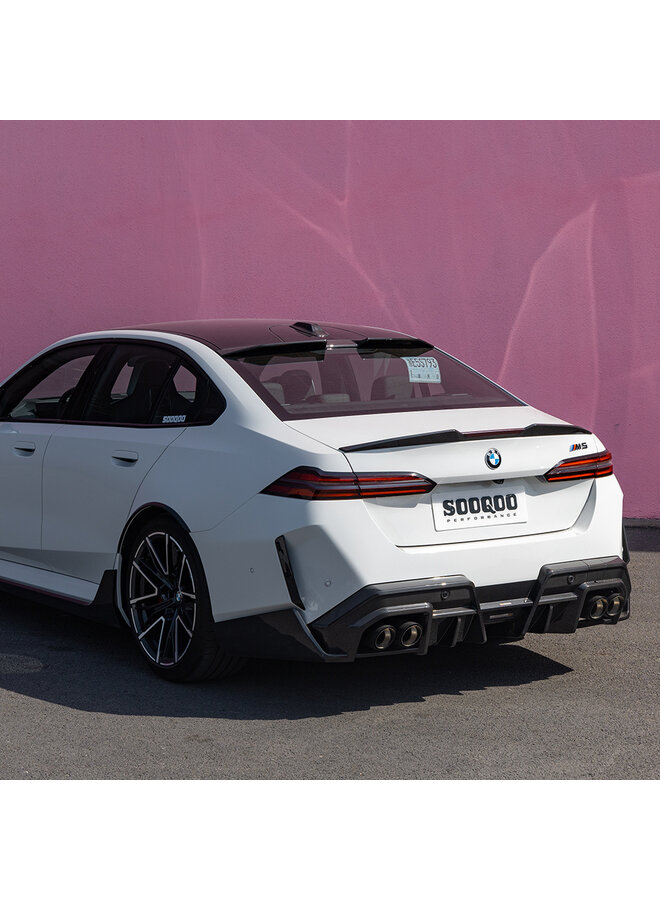 Este es un alerón de techo de carbono BMW G90 M5