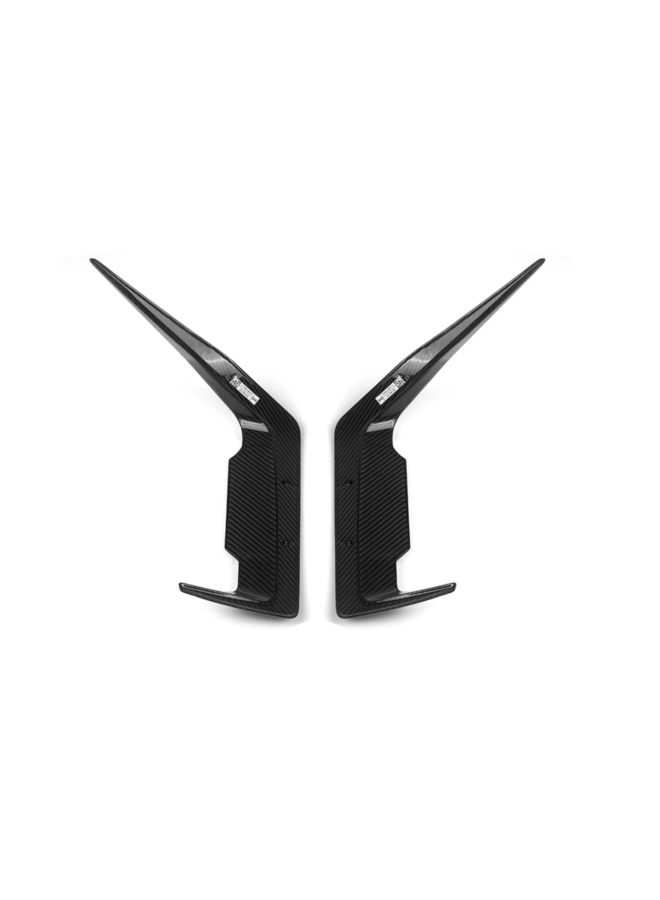 Dit betreft een set BMW G60 G61 carbon voorbumper carbon canards