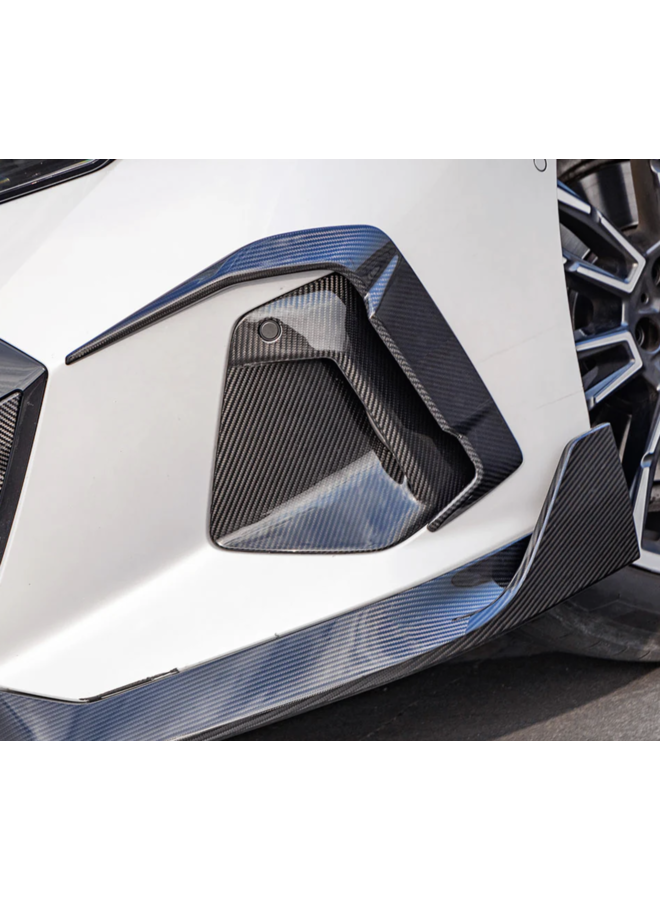Dit betreft een set BMW G60 G61 carbon voorbumper carbon canards