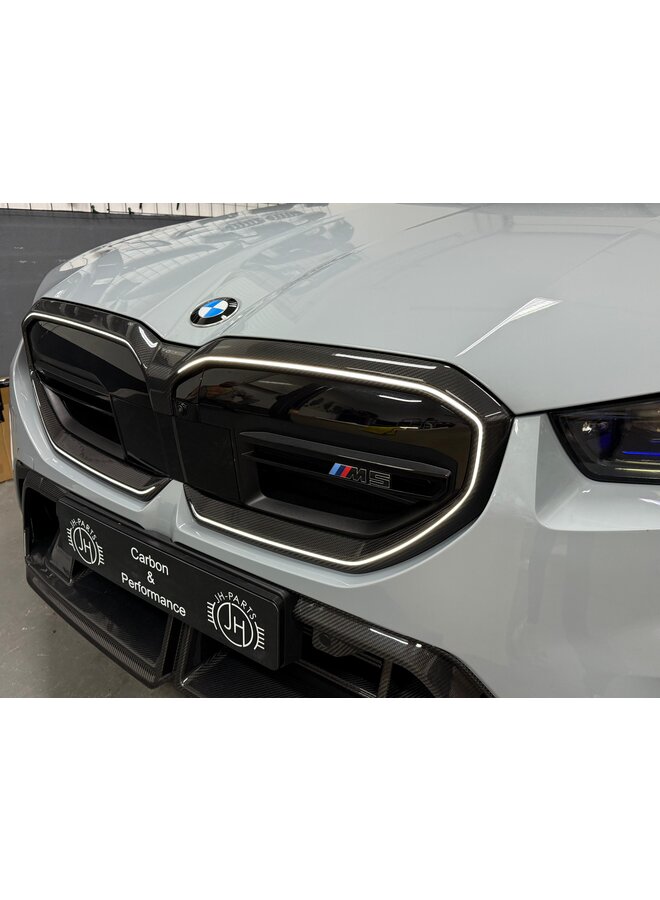 This concerns a BMW G90 G99 M5 Carbon grill kidneys