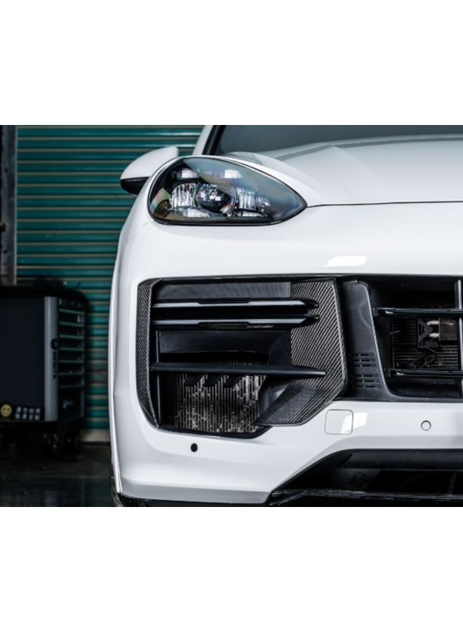 Dies ist ein Satz Porsche Cayenne Turbo GT 2024+ Carbon-Stoßstangen-Canards-Kühlergrill