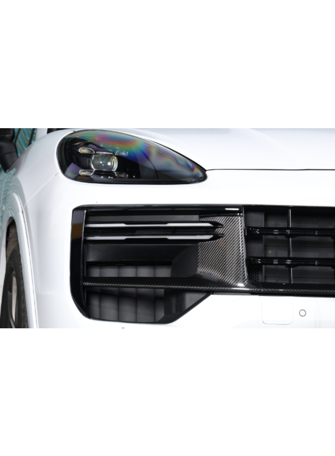 Dies betrifft einen Porsche Cayenne / Cayenne Coupé Carbongrill GTS / Turbo S 2024+