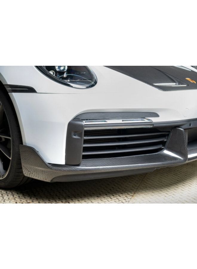 Dit betreft een Porsche 911 992 Turbo S Carbon voorlip splitter Sport design bumper