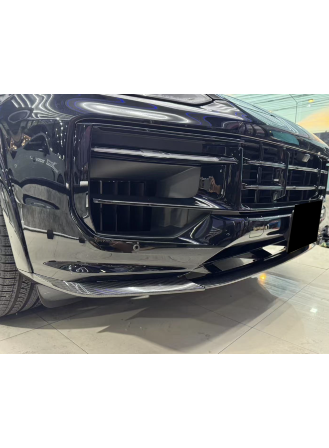 Dies ist ein Porsche Cayenne / Cayenne Coupé 2024+ Carbon Turbo GT Style Frontlippensplitter