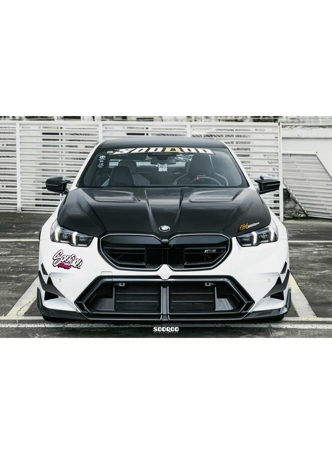 Questo è un cofano SQ in carbonio della BMW G90 G99 M5