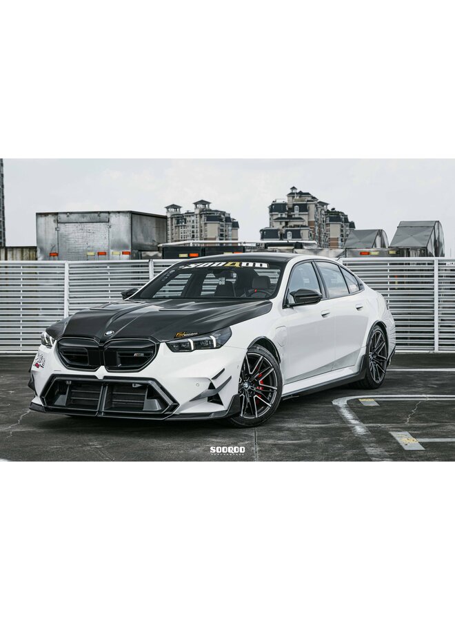 Questo è un cofano SQ in carbonio della BMW G90 G99 M5