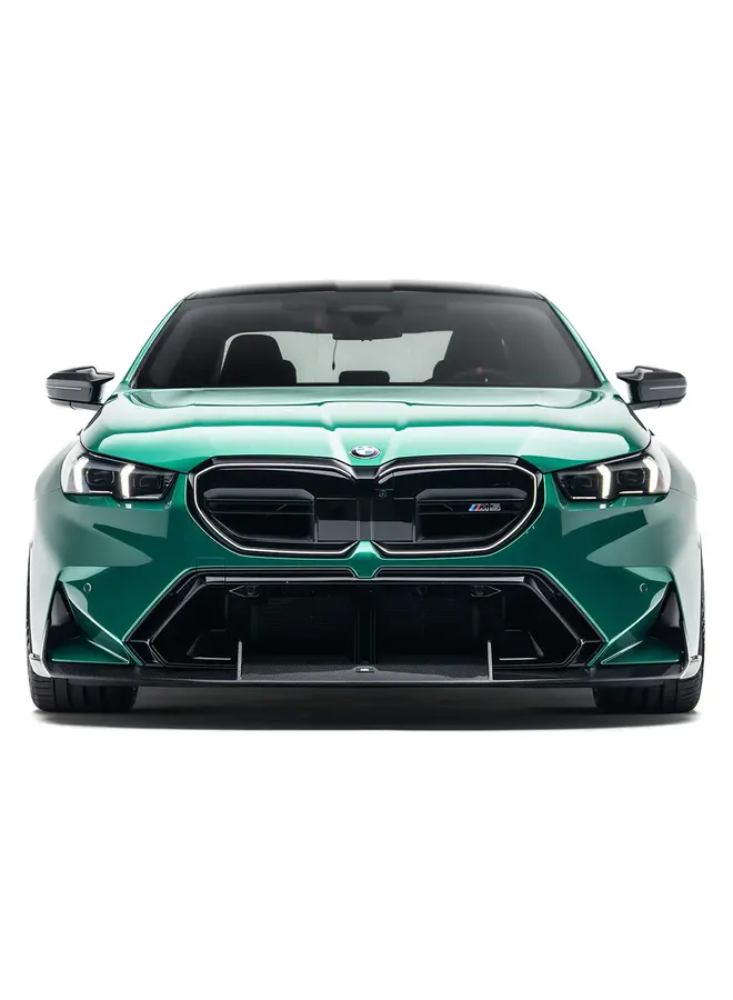 Este es un labio divisor de parachoques delantero de carbono Adro para BMW G90 G99 M5