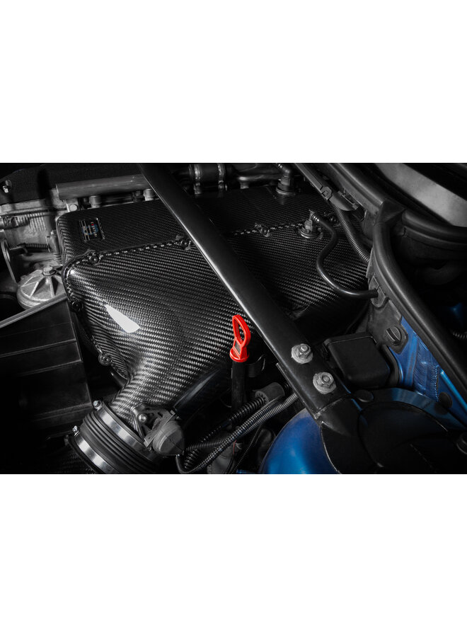 Cela concerne un système d'admission hybride Eventuri en carbone CSL pour BMW E46 M3.