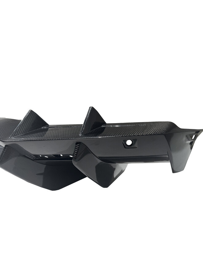 Cela concerne un diffuseur en carbone pour Lamborghini Revuelto.