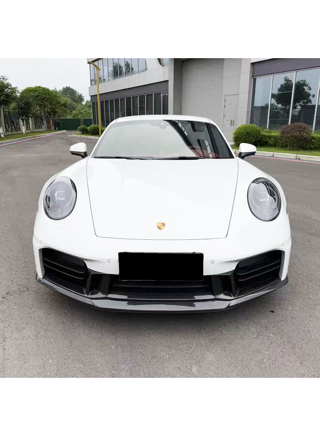 Dies ist ein Porsche 992.2 Carrera Frontspoiler aus Carbon im Sport-Design – Ersatzmodell