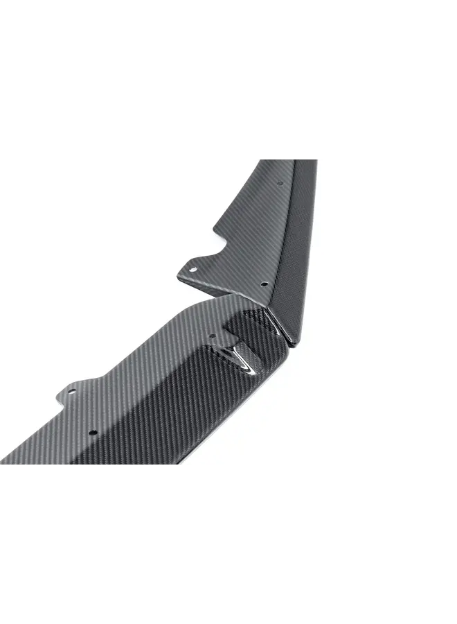 Este es un divisor de labio delantero de carbono Sterckenn para BMW X5M F95 LCI