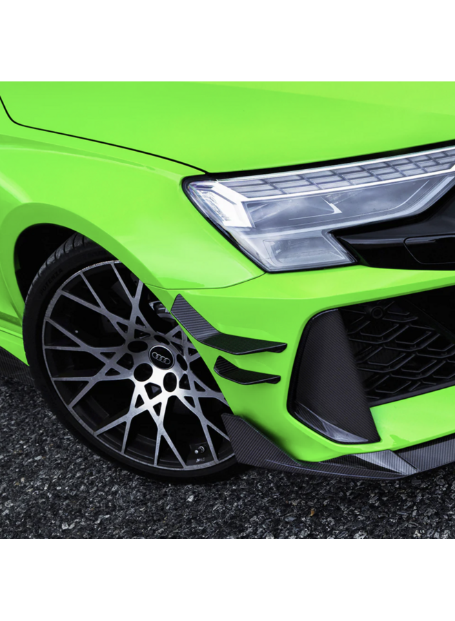 Dit betreft een set Audi RS3 8Y Facelift carbon voorbumper canards