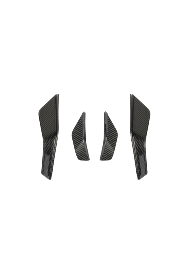 Dies ist ein Satz Carbon-Frontstoßstangen-Canards für den Audi RS3 8Y Facelift.