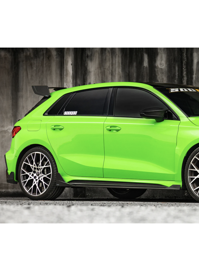 Hierbei handelt es sich um einen Satz Seitenschwellerverbreiterungen aus Carbon für den Audi RS3 8Y Facelift SQ.