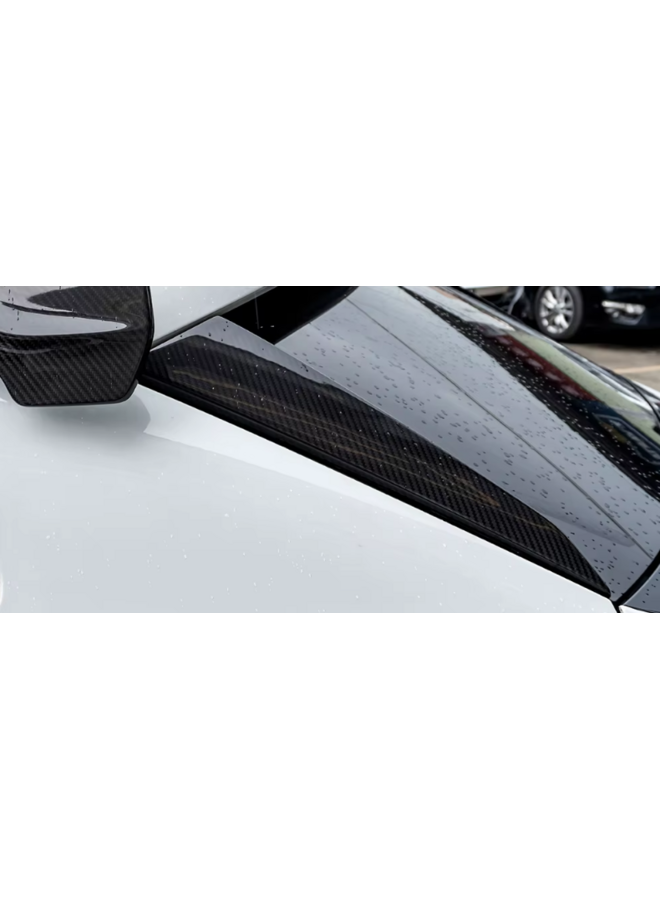 Dit betreft een Porsche cayenne coupe carbon kofferbak raam strip addon