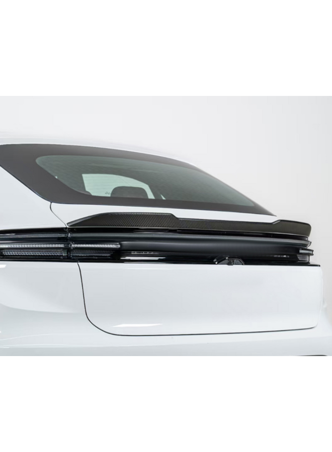 Dit betreft een Porsche Macan EV carbon kofferbak spoiler lip