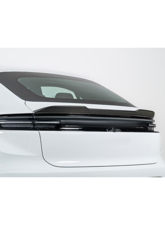 This concerns a Porsche Macan EV carbon fiber trunk spoiler lip