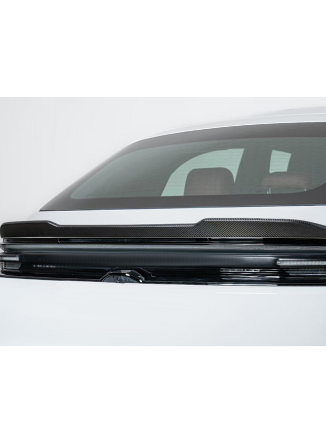 Es handelt sich um eine Heckspoilerlippe aus Kohlefaser für den Porsche Macan EV.