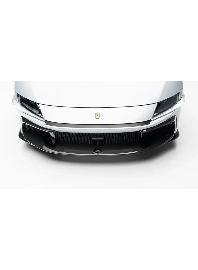 Dit betreft een Ferrari 12Cilindri carbon Novitec voorbumper voorlip splitter