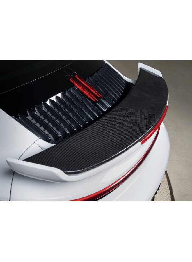 Questa è una lama spoiler in carbonio con design sportivo per Porsche 911 992 Turbo / Turbo S