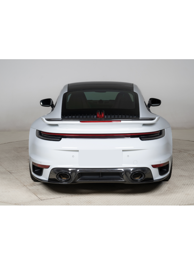 Questa è una lama spoiler in carbonio con design sportivo per Porsche 911 992 Turbo / Turbo S