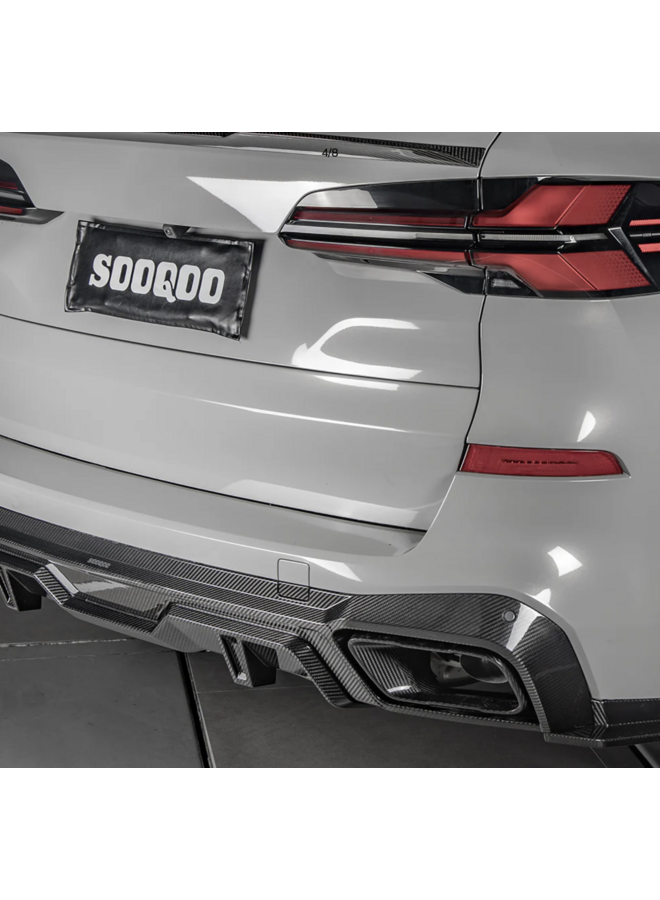 Cela concerne un ensemble d'embouts d'échappement en carbone pour BMW X5 G05.