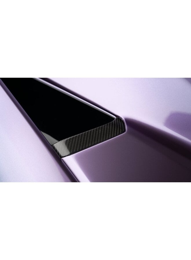 Cela concerne une prise d'air en carbone Novitec pour Lamborghini Revuelto, située derrière l'aile.