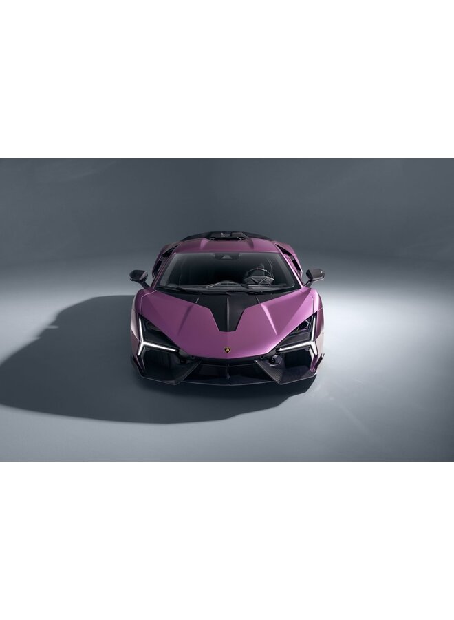 This concerns a Lamborghini Revuelto Novitec carbon hood and trunk lid.
