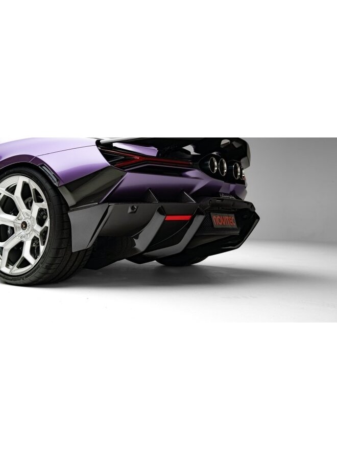 Trata-se de um difusor de carbono Lamborghini Revuelto Novitec.