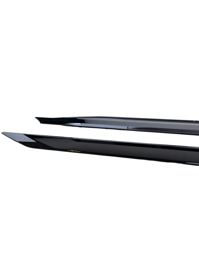 Cela concerne un ensemble d'extensions de bas de caisse BMW G60 G61 Gloss Black MPE.