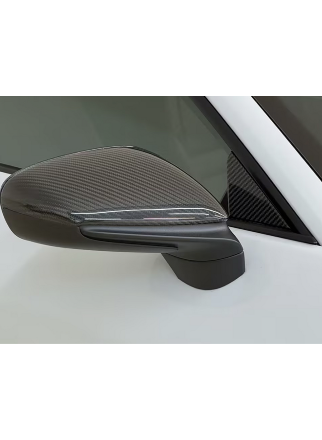 Dit betreft een Porsche 992.1 / 992.2 carbon driehoek vervangend deel
