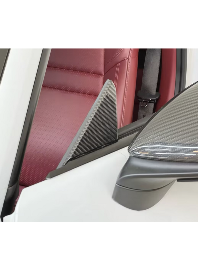 Dit betreft een Porsche 992.1 / 992.2 carbon driehoek vervangend deel