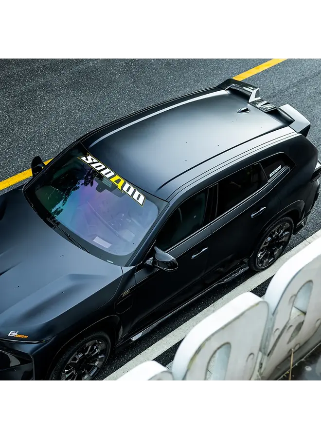 Este texto diz respeito a um spoiler de teto em fibra de carbono pré-impregnada, estilo SQ, para o BMW XM G09.