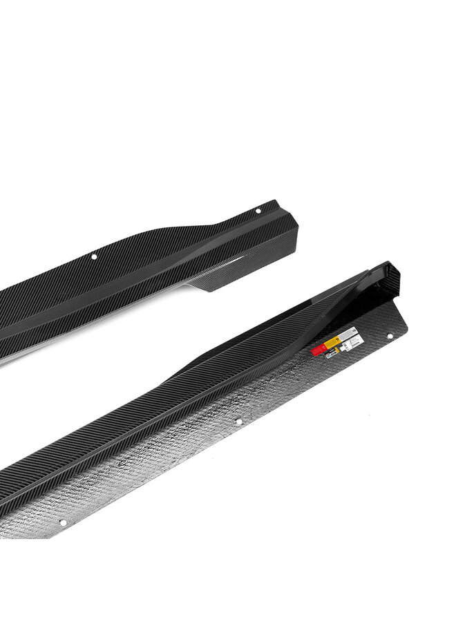 Se trata de un juego de faldones laterales SOOQOO para BMW XM G09 fabricados en fibra de carbono preimpregnada.