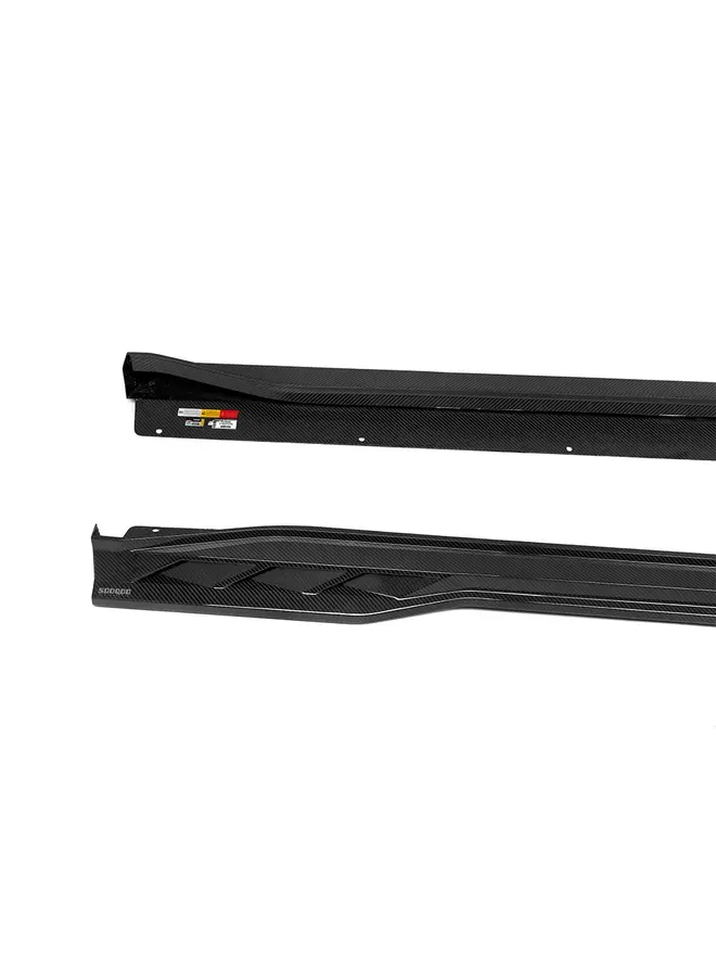 Dit betreft een set SOOQOO BMW XM G09 Side Skirt In Prepreg Carbon Fiber