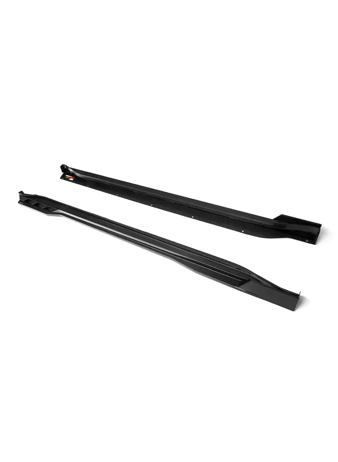 Si tratta di un set di minigonne laterali SOOQOO per BMW XM G09 in fibra di carbonio preimpregnata.