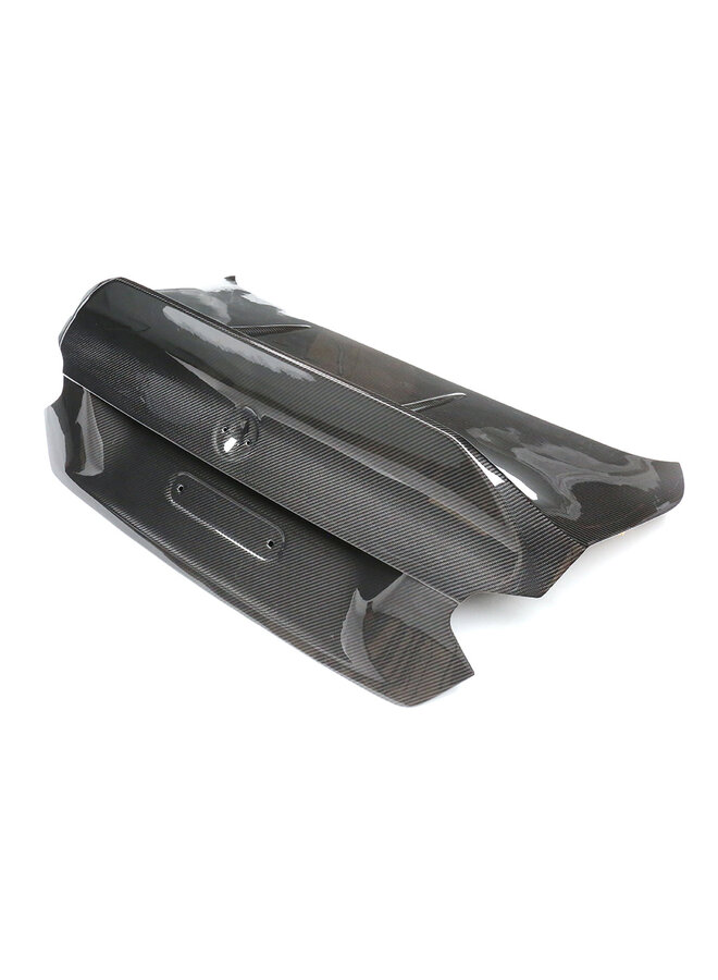 Se trata de una tapa de maletero estilo CSL de carbono para BMW G87 M2.