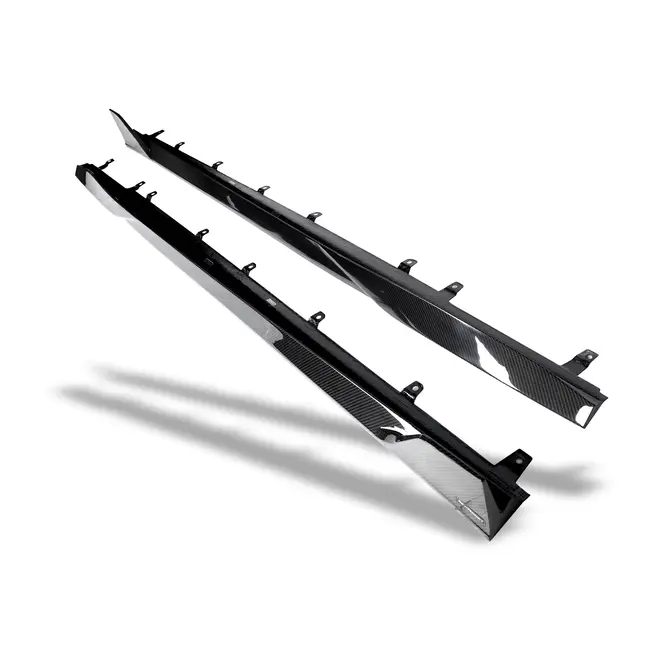 Saias laterais de carbono Revozport para BMW F93 M8