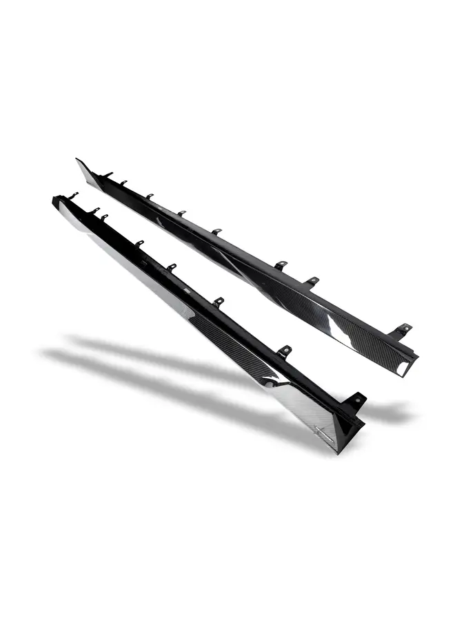 Saias laterais de carbono Revozport para BMW F93 M8