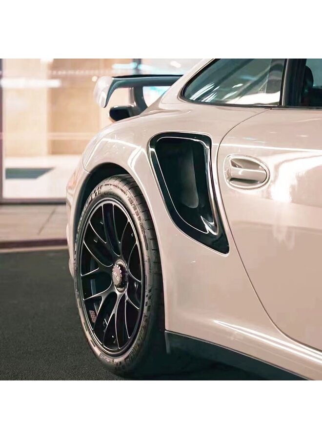 Es handelt sich um einen Satz Porsche 997 Carbon GT2RS Style Seitenkotflügel-Lufteinlässe.